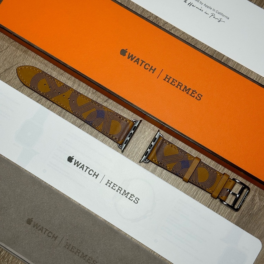 Hermes Smartwatch with Brown and Silver Accents